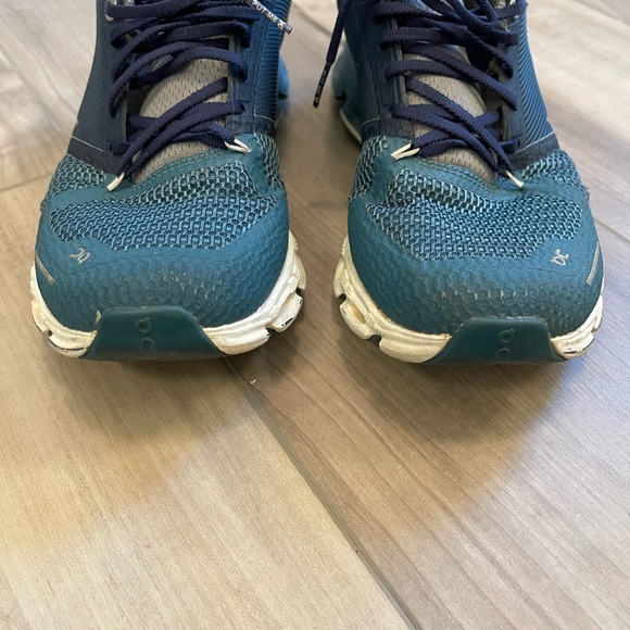 On Cloud running blue 7.5 great used condition - Picture 6 of 8
